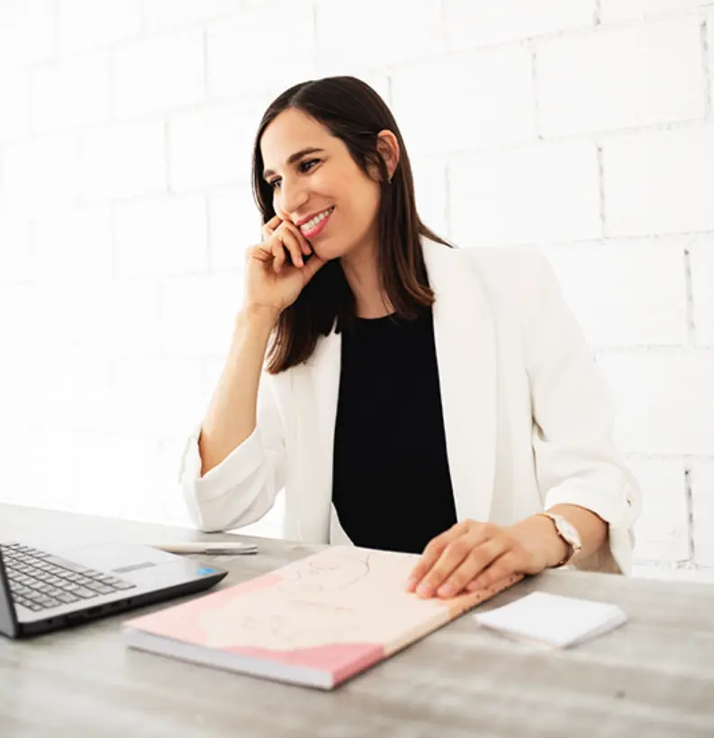 Aurora Orenes, psicologa, terapia online maternidad